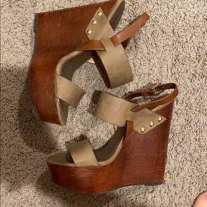Soda tan/nude wedge